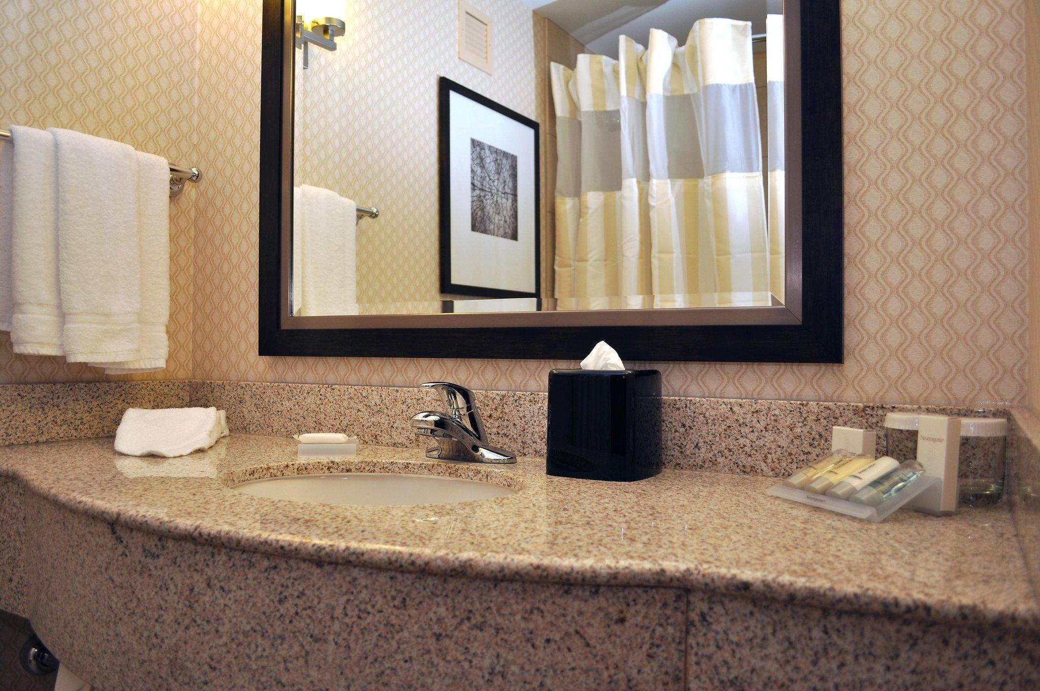Hilton Garden Inn St. Louis Airport Berkeley Номер фото
